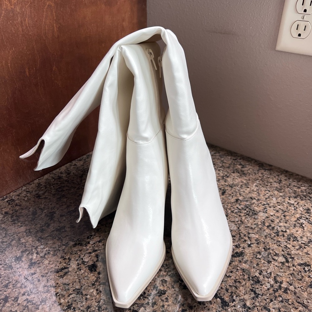 White Oasis boots. Size 9